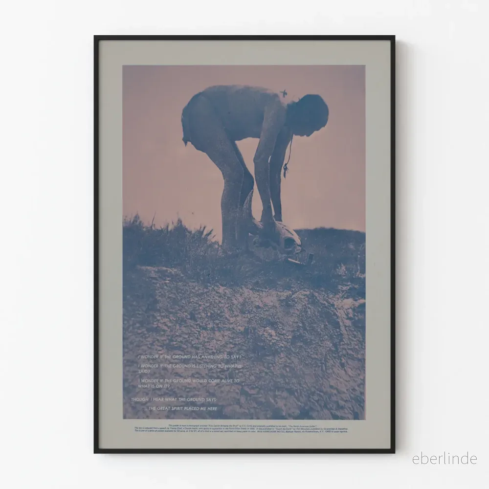 Vintage konstposter "I Wonder If The Ground Has Anything To Say" i monokrom blå