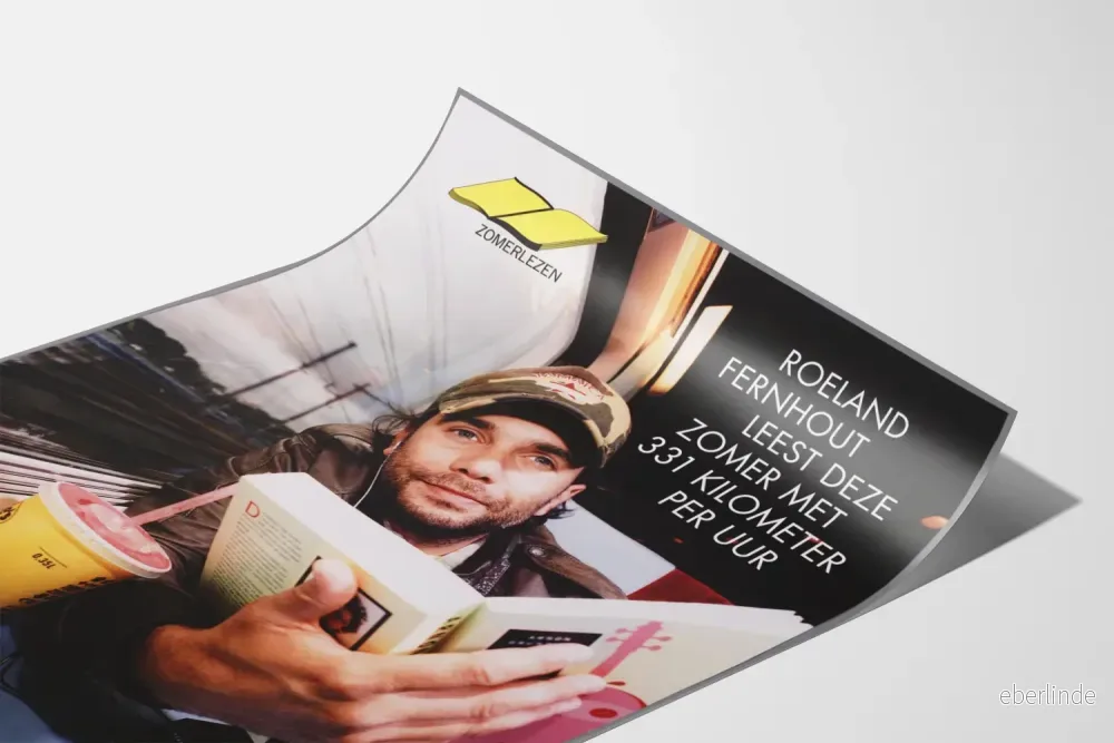 Poster Roeland Fernhout som läser i ett tåg - Bild 3
